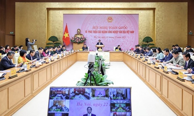 Le Premier ministre Pham Minh Chinh lance la première conférence nationale sur les industries culturelles