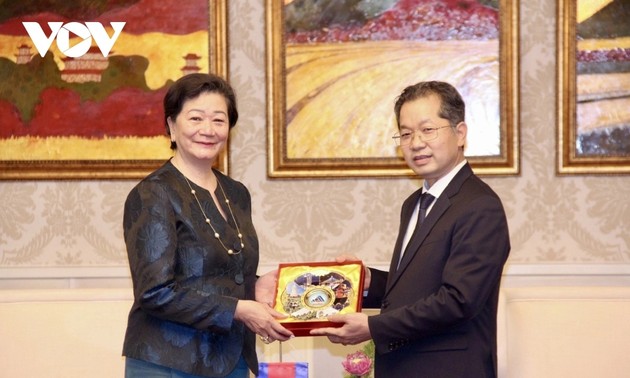 Nguyên Van Quang rencontre des ambassadeurs du Cambodge, du Laos et de la France