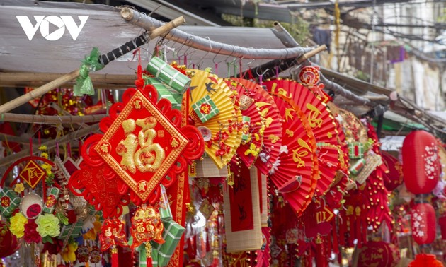 Marché Dô: Un paradis d’articles de décoration pour le Têt à Hai Phong