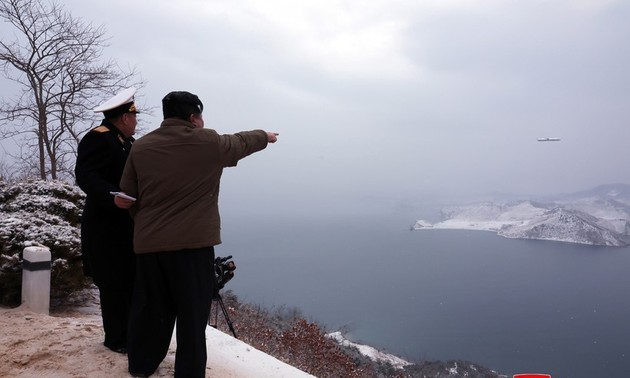 Kim Jong-un supervise un nouveau tir de missile