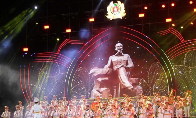 Spectacle: Illuminer éternellement les enseignements du président Hô Chi Minh  ​