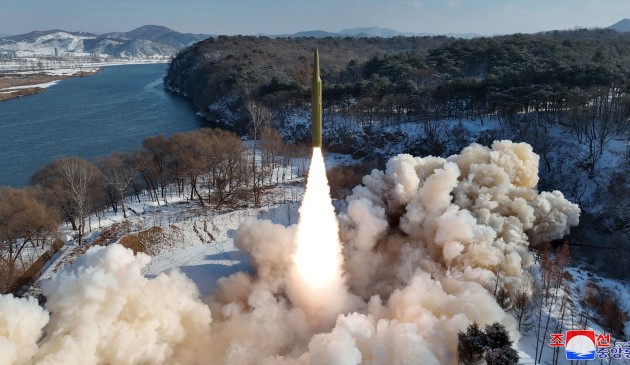 Pyongyang poursuit ses tirs de missiles balistiques