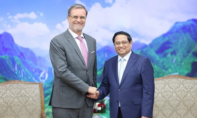 Pham Minh Chinh reçoit l’ambassadeur de France au Vietnam