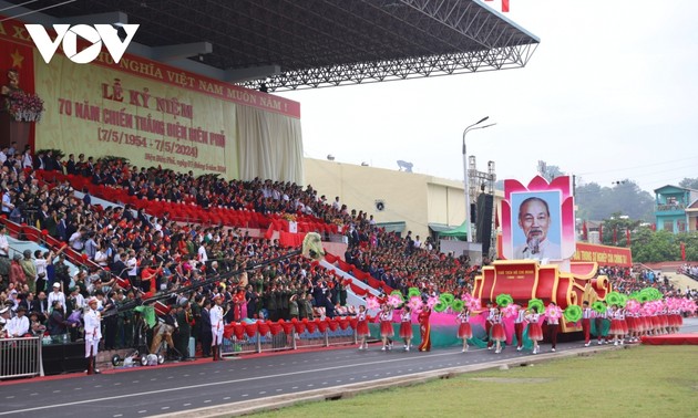 Célébration grandiose du 70e anniversaire de la victoire de Diên Biên Phu