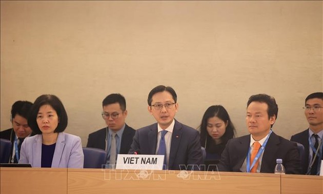Droits de l’homme: le rapport national du Vietnam approuvé