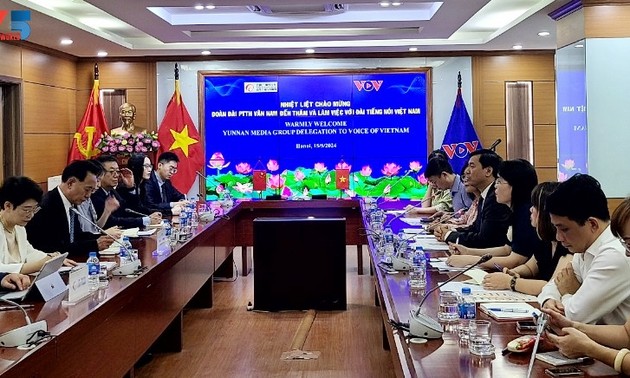 Signature d’une convention de coopération entre la VOV et la Radio-Télévision du Yunnan