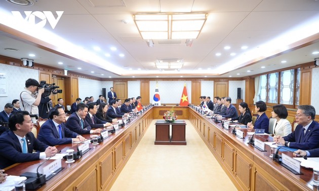 Entretien entre les Premiers ministres vietnamien et sud-coréen à Séoul