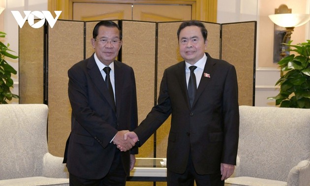 Le président de l’Assemblée nationale vietnamienne s’entretient avec le président du Sénat cambodgien