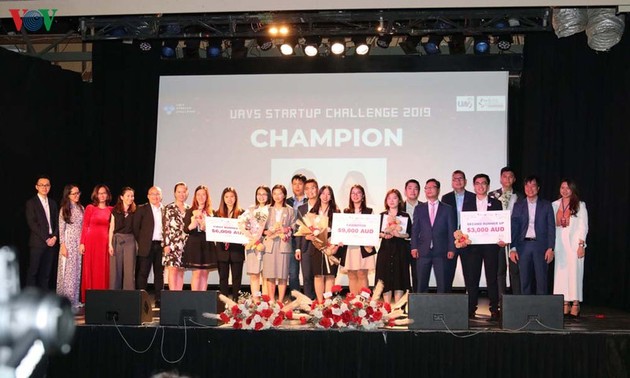 Vietnamese students win startup contest in Australia