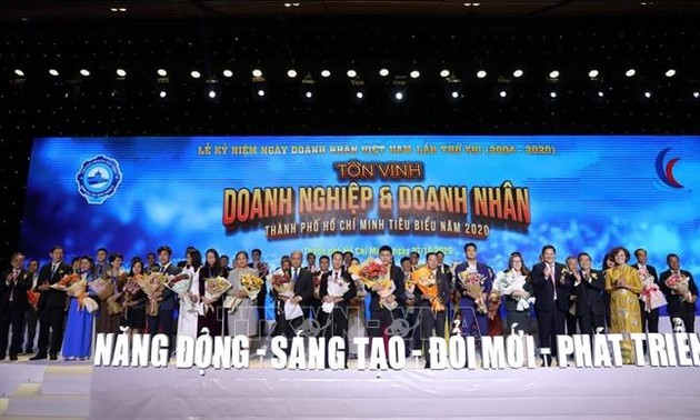 Ho Chi Minh City honors 100 outstanding entrepreneurs in 2020