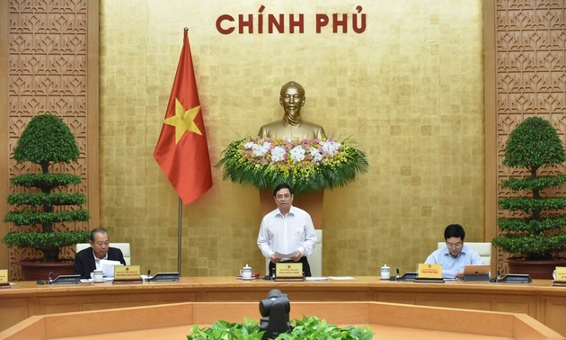 Prime Minister Pham Minh Chinh presides over first Cabinet meeting 