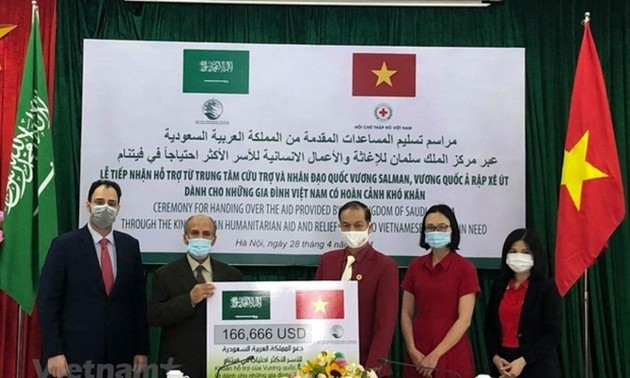 Saudi Arabia helps disadvantaged Vietnamese via Red Cross Society 