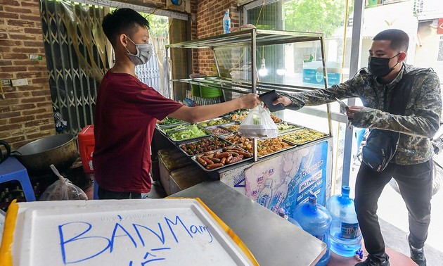 Hanoi to allow takeaways, other shops to reopen in safe districts