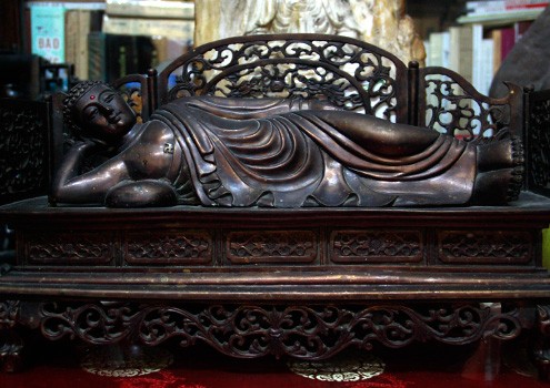 Nhà sư sống với hơn 200 tượng Phật cổ