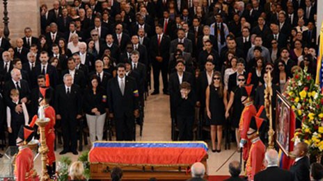 Phó Thủ tướng Hoàng Trung Hải viếng Tổng thống Hugo Chavez 