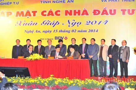 Chủ tịch Quốc hội Nguyễn Sinh Hùng dự hội nghị gặp mặt các nhà đầu tư