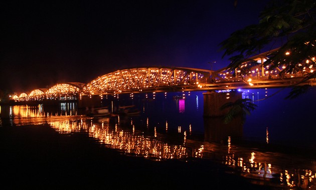 Festival Huế 2014: Dạ tiệc ánh sáng trên cầu Tràng Tiền