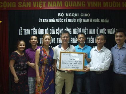 Hội người Việt Quê Hương tại Na Uy ủng hộ lực lượng chấp pháp trên biển và ngư dân