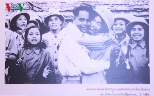  Triển lãm ảnh “Quan hệ Việt Nam - Lào mãi mãi vững bền hơn núi, hơn sông” 