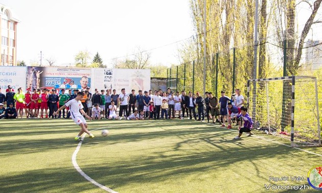 Giao lưu thanh niên và tổ chức giải bóng đá Voronezh mở rộng nhân dịp 30/4