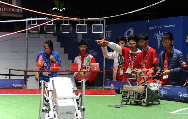Học sinh Việt Nam đạt thành tích cao tại Giải Robot Thế giới ở Mexico