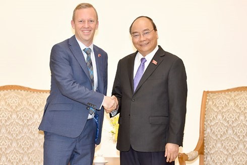 Thủ tướng Nguyễn Xuân Phúc tiếp Đại sứ Anh Gareth Ward