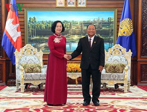 Bà Trương Thị Mai thăm và làm việc tại Campuchia