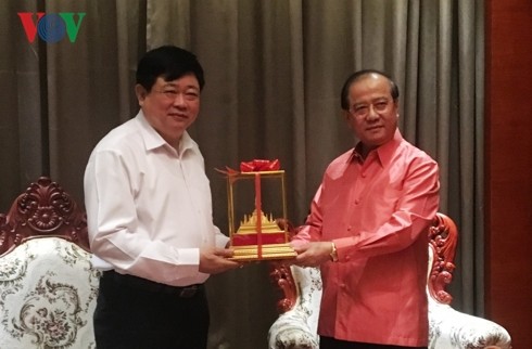 Bộ trưởng Bộ Thông tin - Văn hóa và Du lịch Lào tiếp Tổng giám đốc Đài TNVN Nguyễn Thế Kỷ
