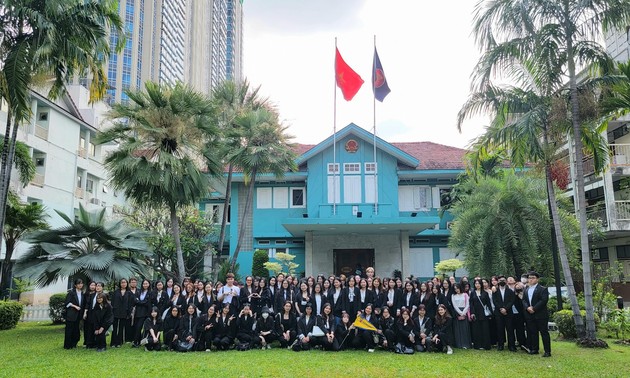Đại sứ Việt Nam tại Thái Lan tiếp đoàn sinh viên Học viện Báo chí và tuyên truyền