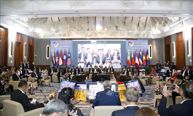 ASEAN tăng cường hợp tác kinh tế; Thúc đẩy Kết nối và Tự cường