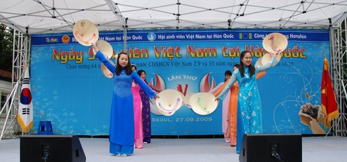  Sôi động Ngày sinh viên Việt Nam tại Hàn Quốc.