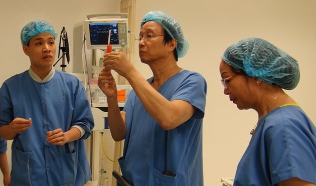 Việt Nam lần đầu tiên ghép tế bào gốc điều trị bệnh bại não
