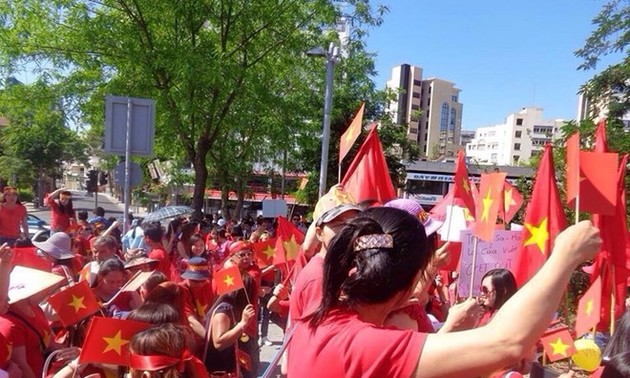 Cộng đồng người Việt Nam tại Cyprus mít tinh phản đối Trung Quốc 