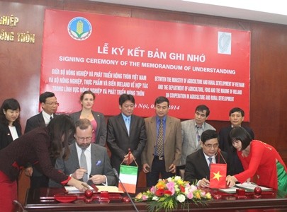 Việt Nam và Ai len ký hợp tác về nông nghiệp    