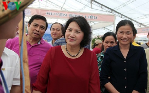 Chủ tịch Quốc hội Nguyễn Thị Kim Ngân thăm Hội chợ OCOP Quảng Ninh 