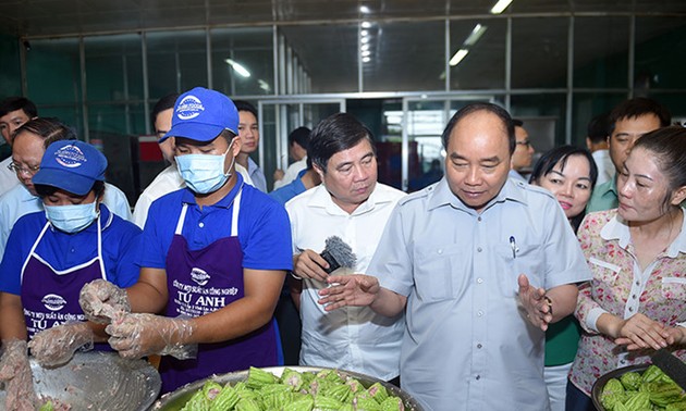 Thủ tướng kiểm tra an toàn thực phẩm ở Thành phố Hồ Chí Minh