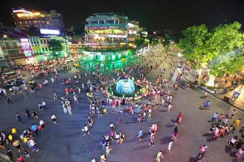 Hà Nội sẽ xây dựng kế hoạch cải tạo lại không gian phố đi bộ Hồ Gươm 