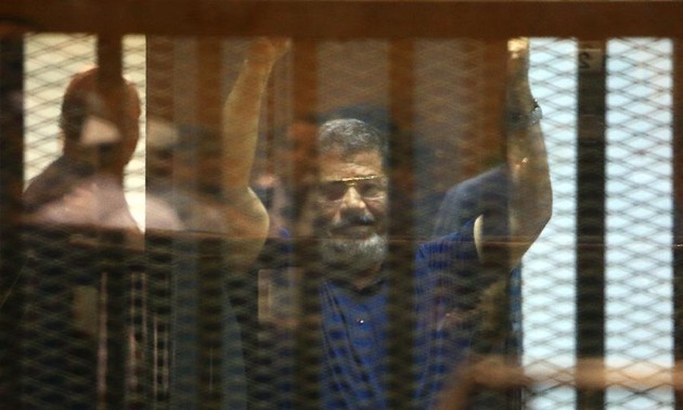 Mohammed Morsi handed a death sentence over jailbreak charges