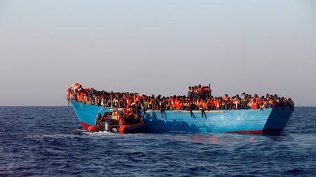 Nearly 100 refugees missing after boat sinks off Libya