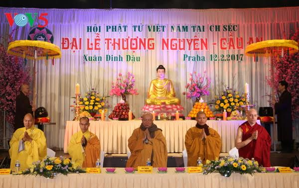 Vietnamese in Czech Republic pray for peace on New Year