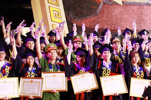 Hanoi honors 84 outstanding graduates