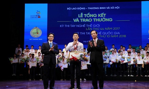 Winners of national, world skills competitions honored