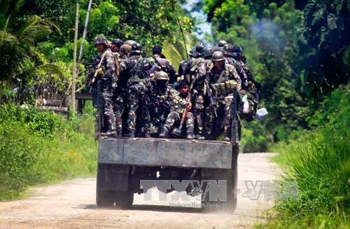 Philippine security forces attack Muslim insurgents 