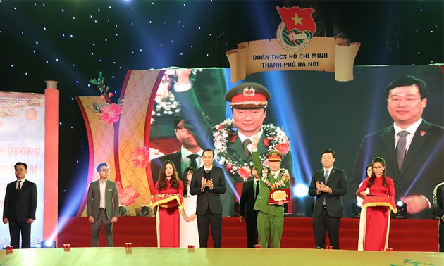 10 outstanding Hanoi youths honored