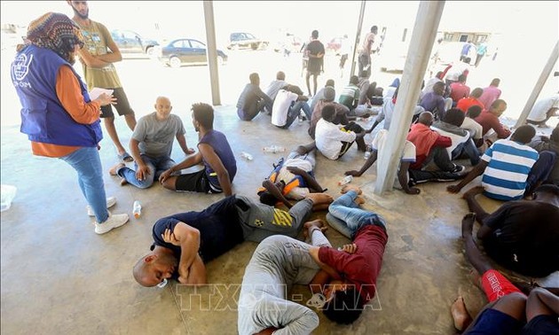Libyan navy rescues 383 illegal immigrants off western coast