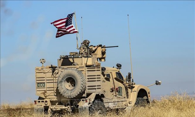 US forces send military gears into Syria and Iraq