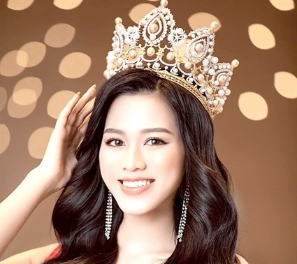 Vietnamese beauties to compete at global pageants