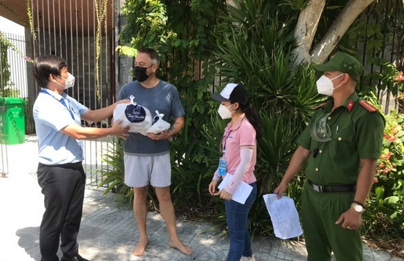 Da Nang supports foreigners facing difficulties due to COVID-19