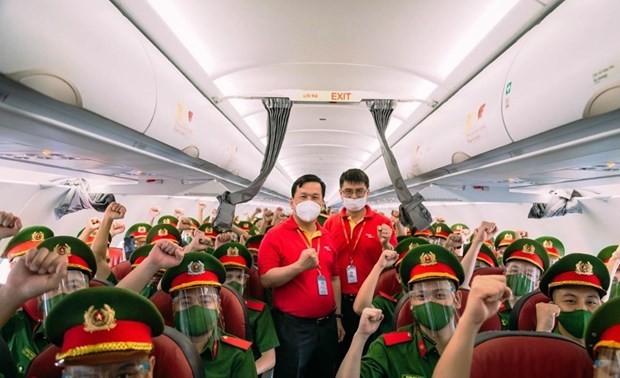 Vietjet flies 1,000 policemen to support HCM City’s COVID-19 fight