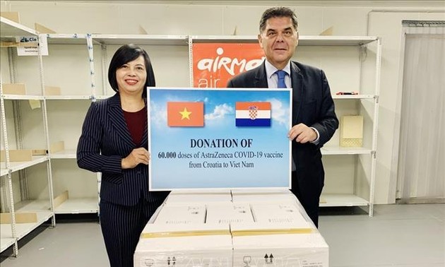 Hungary, Croatia provide Vietnam with COVID-19 vaccine  